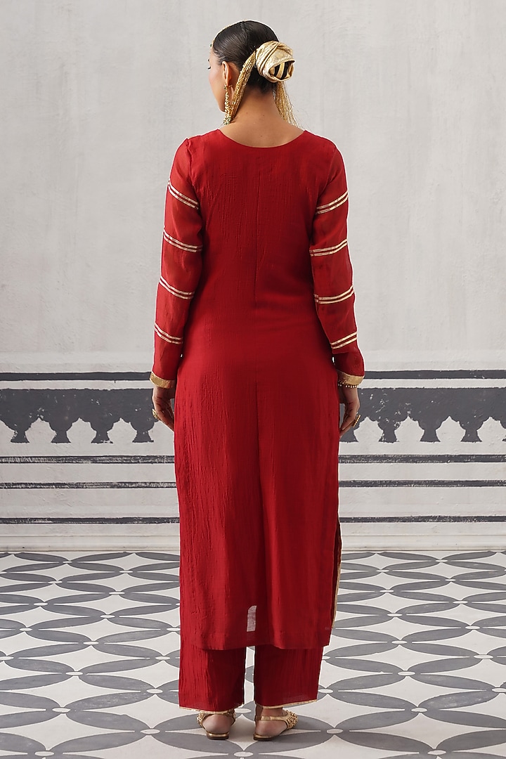 Red Mulmul Chanderi Gota Embellished Kurta Set by Palak & Mehak at Pernia's Pop Up Shop