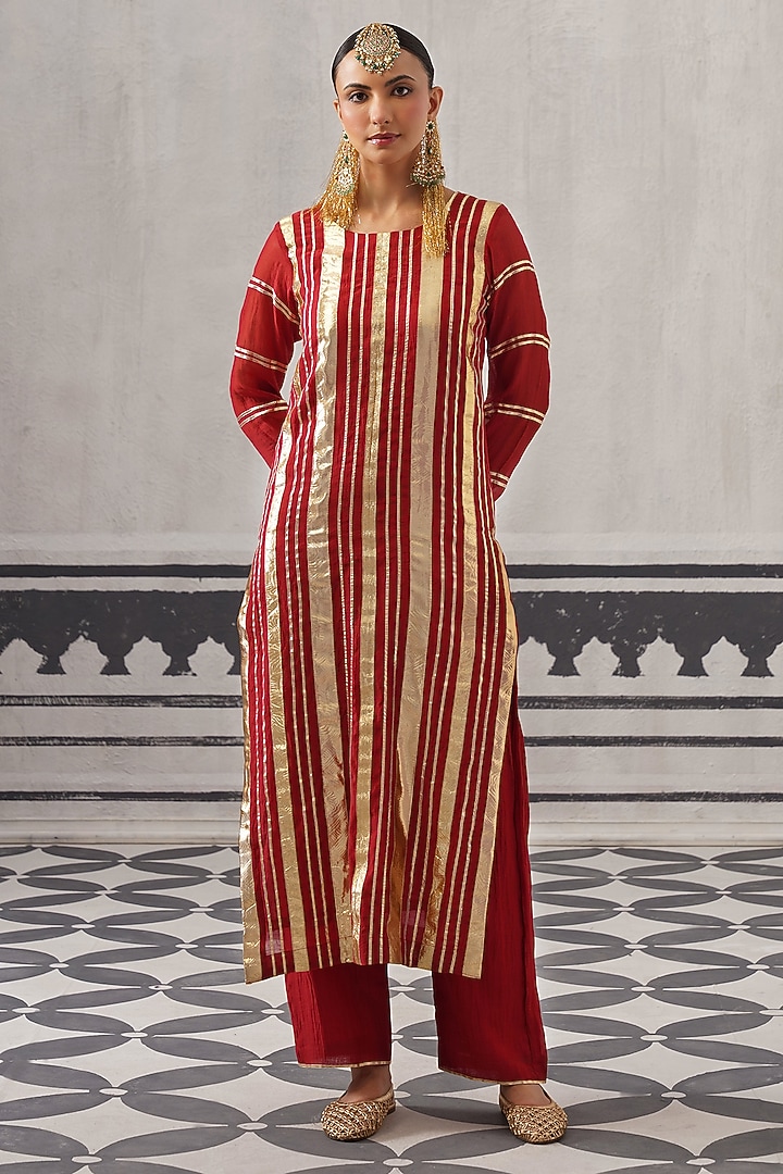 Red Mulmul Chanderi Gota Embellished Kurta Set by Palak & Mehak at Pernia's Pop Up Shop