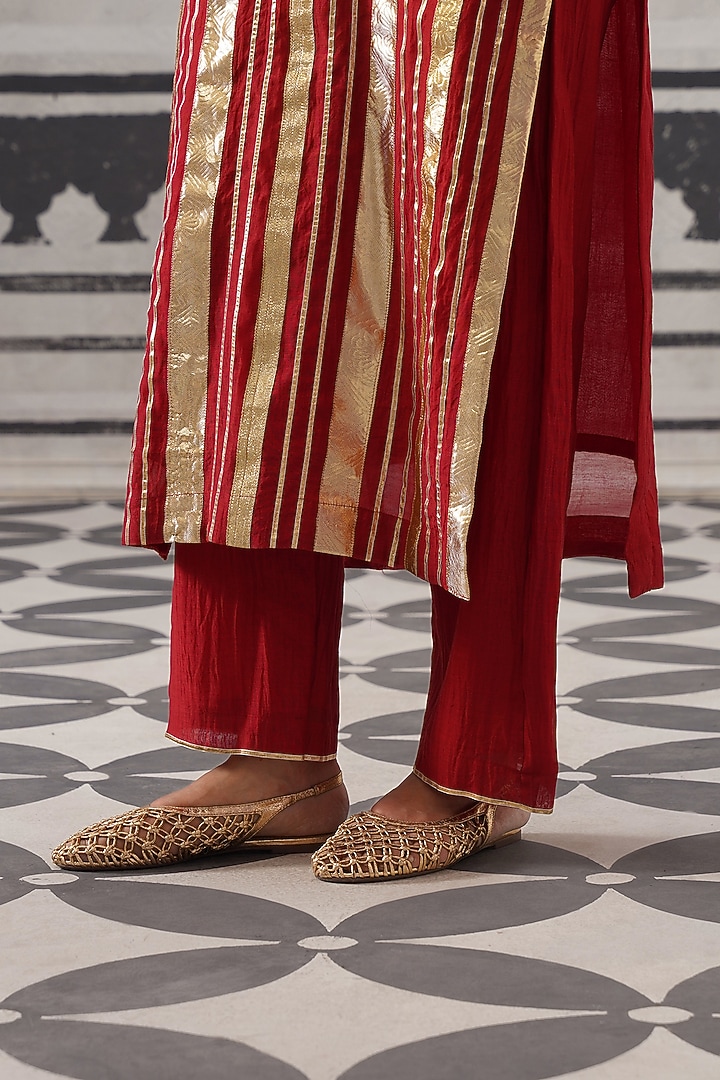 Red Mulmul Chanderi Gota Embellished Kurta Set by Palak & Mehak at Pernia's Pop Up Shop