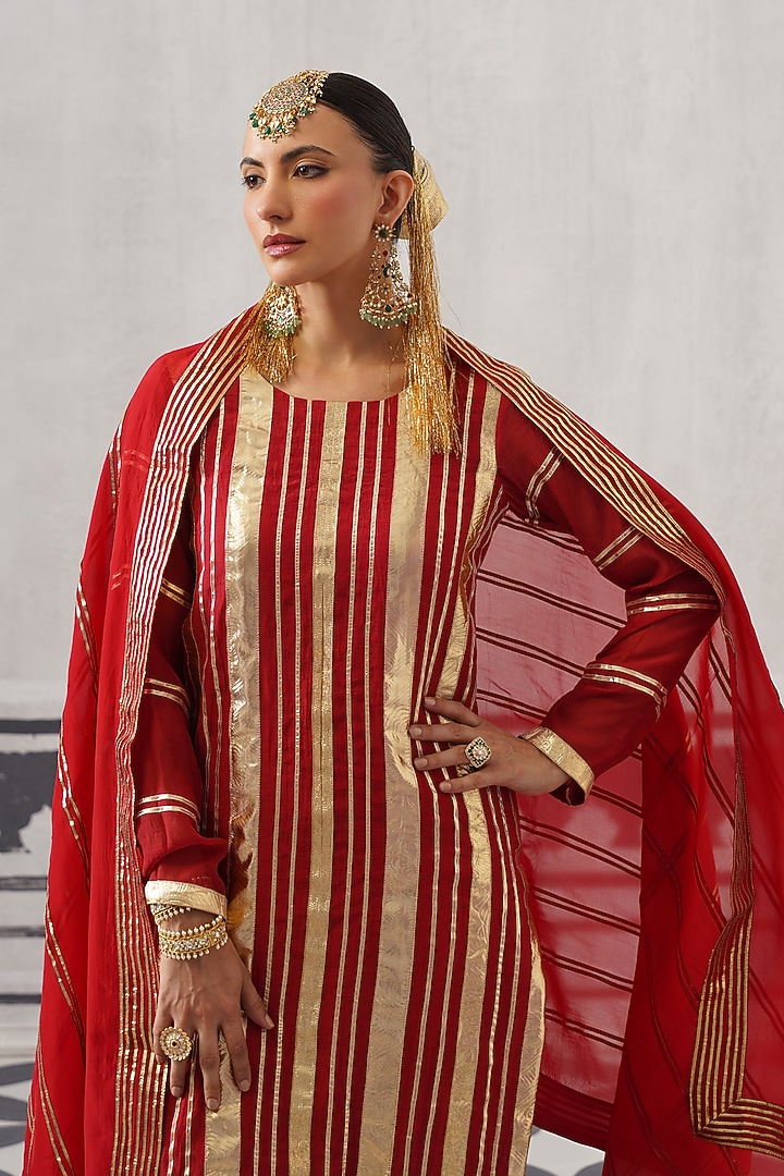 Red Mulmul Chanderi Gota Embellished Kurta Set by Palak & Mehak at Pernia's Pop Up Shop