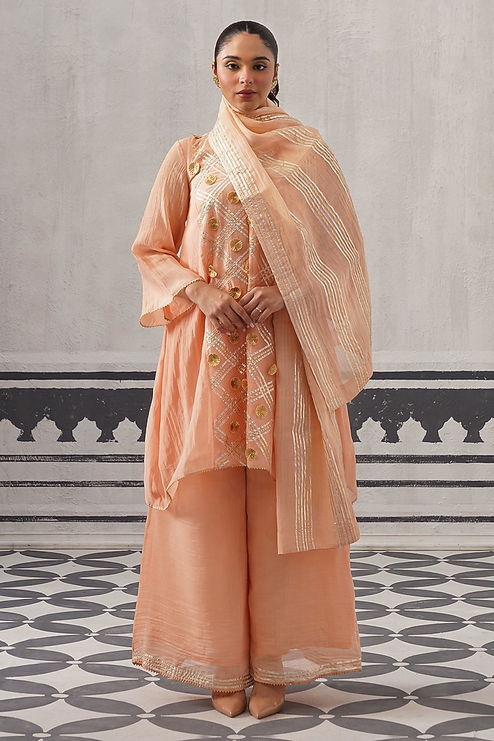 Peach Mulmul Chanderi Gota Embellished Kurta Set by Palak & Mehak at Pernia's Pop Up Shop