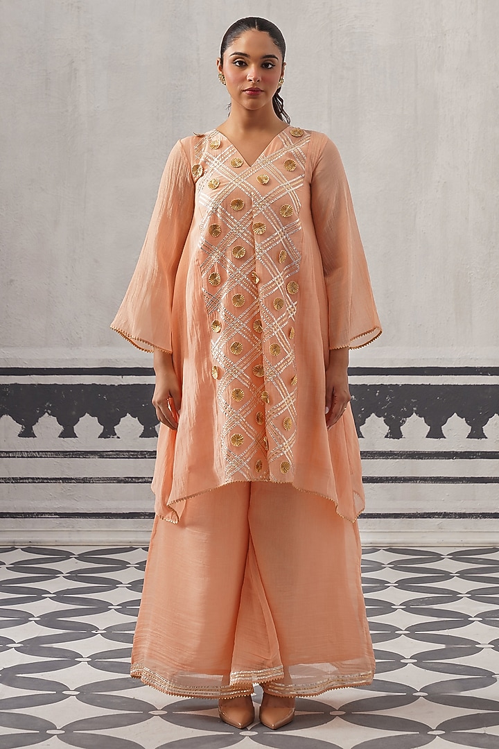 Peach Mulmul Chanderi Gota Embellished Kurta Set by Palak & Mehak at Pernia's Pop Up Shop