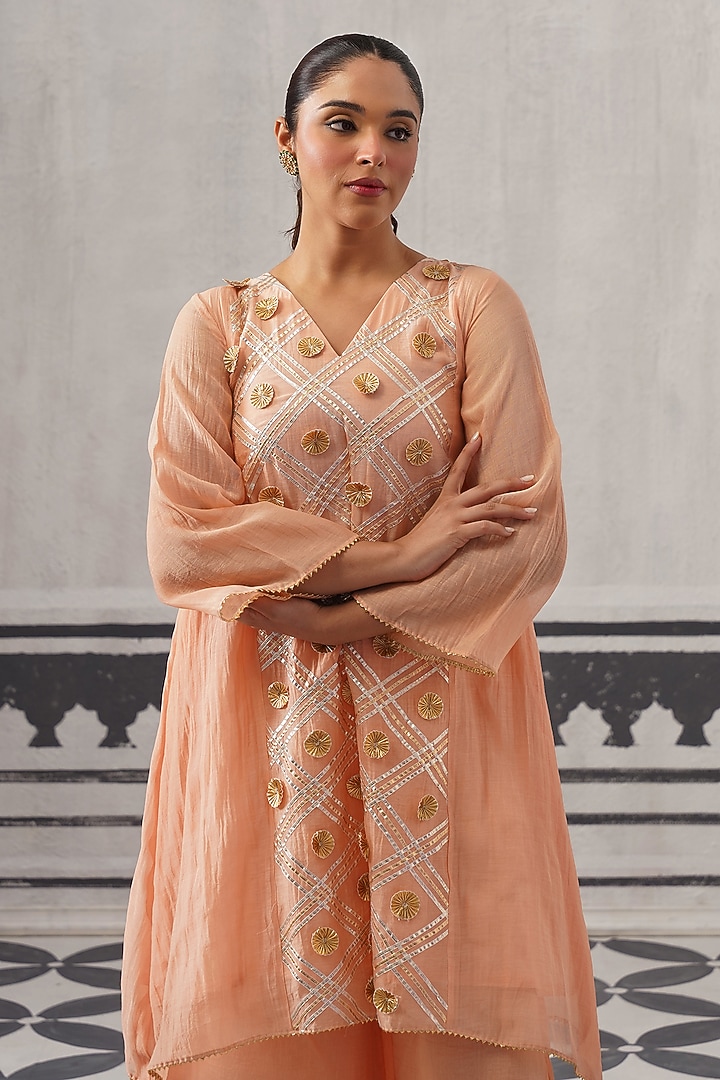 Peach Mulmul Chanderi Gota Embellished Kurta Set by Palak & Mehak at Pernia's Pop Up Shop