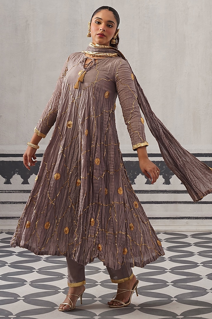Grey Cotton Mulmul Gota Embellished Kurta Set by Palak & Mehak at Pernia's Pop Up Shop