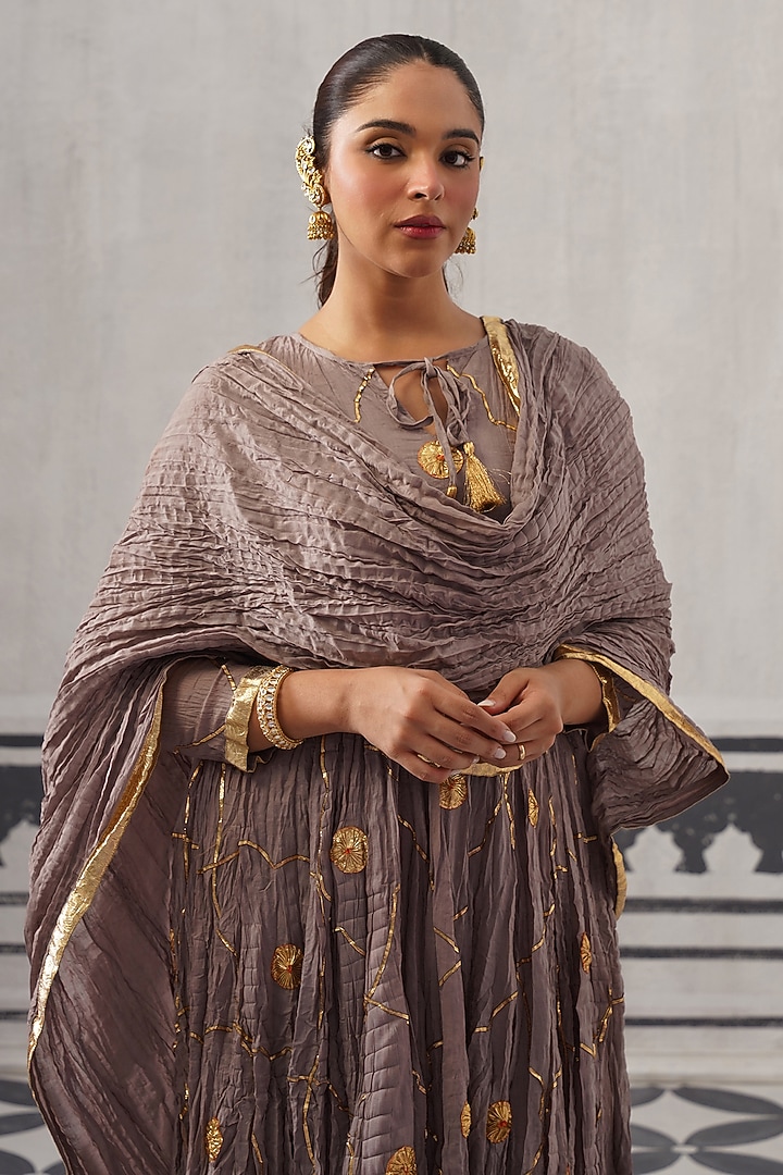 Grey Cotton Mulmul Gota Embellished Kurta Set by Palak & Mehak at Pernia's Pop Up Shop