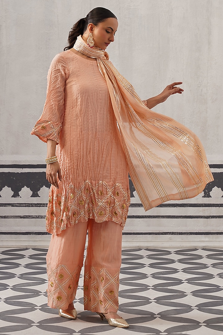 Peach Mulmul Cotton Gota Embellished Kurta Set by Palak & Mehak at Pernia's Pop Up Shop