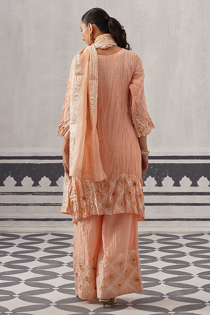 Peach Mulmul Cotton Gota Embellished Kurta Set by Palak & Mehak at Pernia's Pop Up Shop
