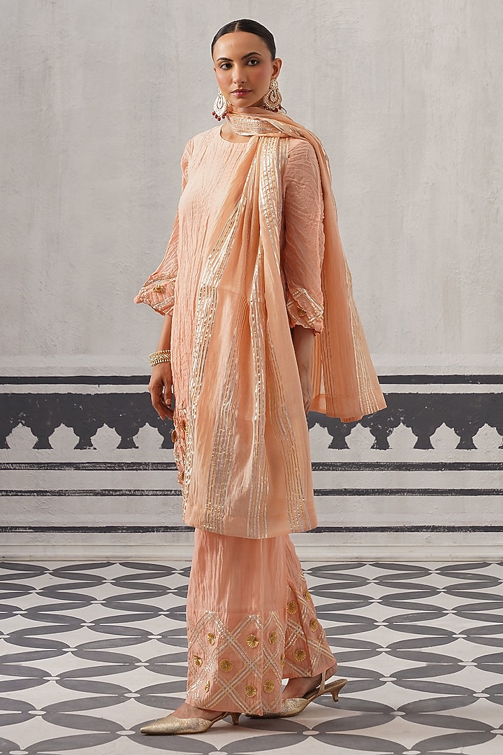 Peach Mulmul Cotton Gota Embellished Kurta Set by Palak & Mehak at Pernia's Pop Up Shop