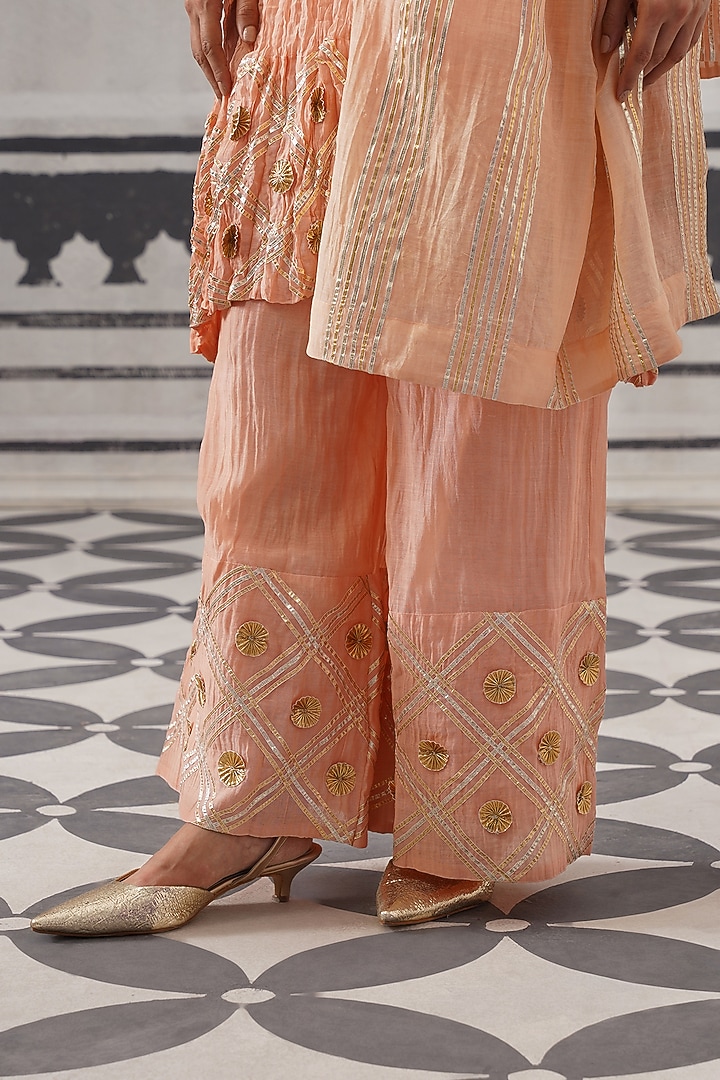 Peach Mulmul Cotton Gota Embellished Kurta Set by Palak & Mehak at Pernia's Pop Up Shop