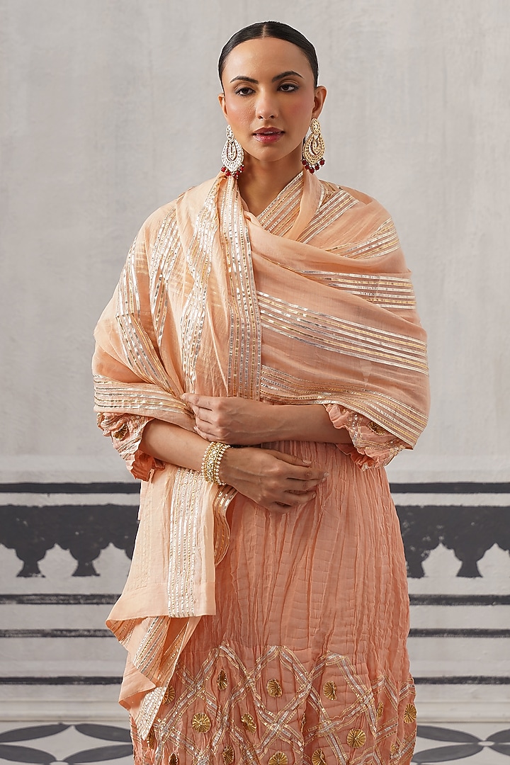 Peach Mulmul Cotton Gota Embellished Kurta Set by Palak & Mehak at Pernia's Pop Up Shop