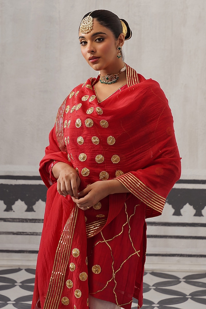Red & Beige Pure Mulmul Chanderi Gota Embellished Kurta Set by Palak & Mehak at Pernia's Pop Up Shop