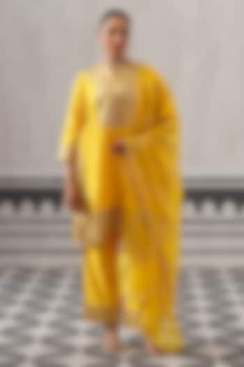 Yellow Mulmul Chanderi Gota Embellished Kurta Set by Palak & Mehak at Pernia's Pop Up Shop