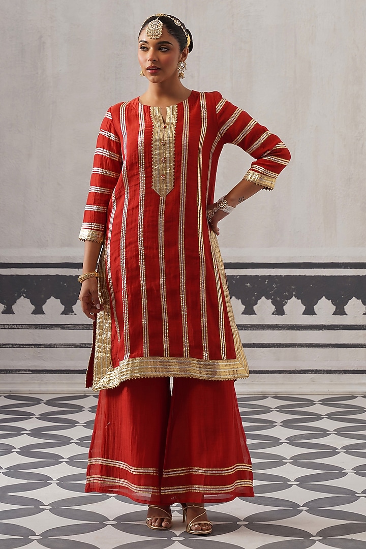 Red Mulmul Chanderi Gota Embellished Kurta Set by Palak & Mehak at Pernia's Pop Up Shop