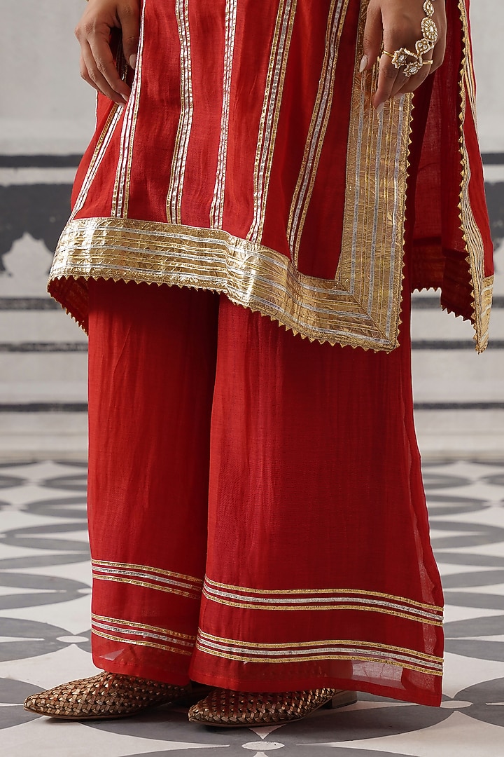 Red Mulmul Chanderi Gota Embellished Kurta Set by Palak & Mehak at Pernia's Pop Up Shop