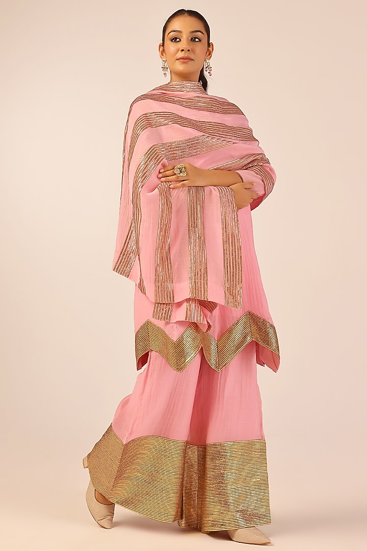Pink Mul Chanderi Gota Embellished Kurta Set by Palak & Mehak at Pernia's Pop Up Shop