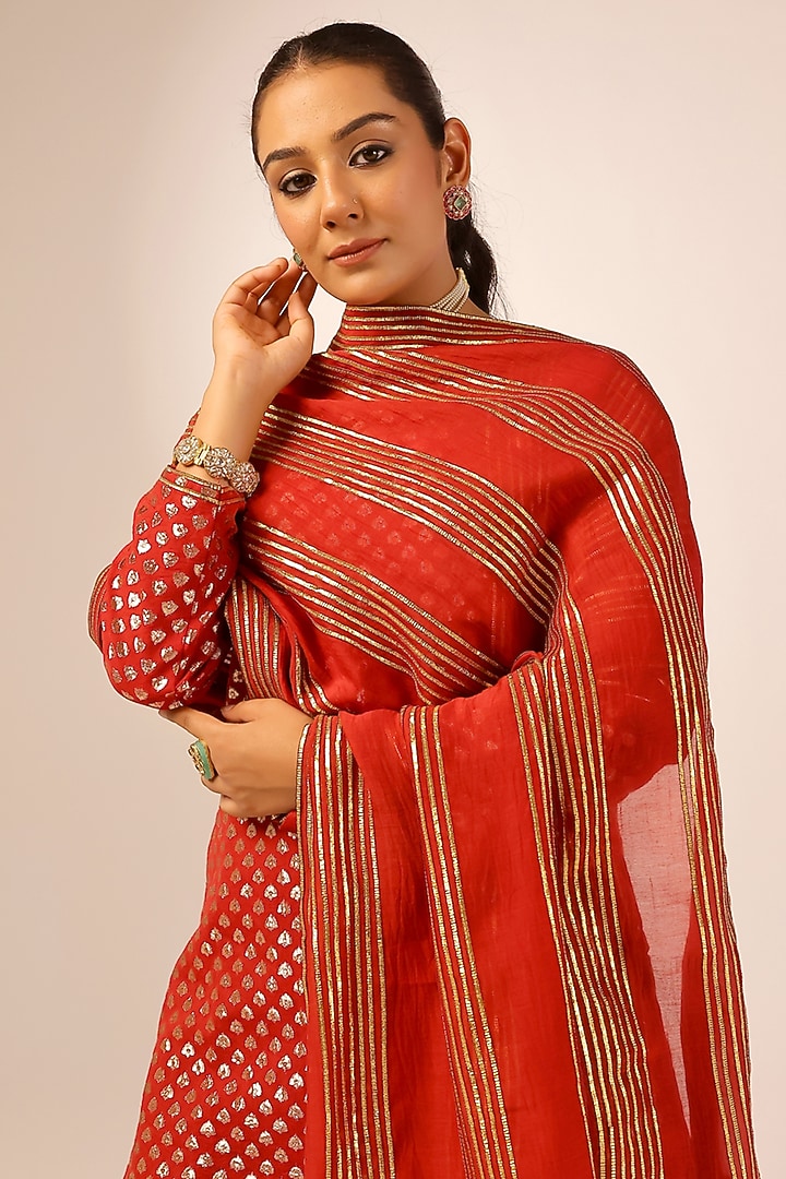 Red Mul Chanderi & Banarasi Gota Embellished Kurta Set by Palak & Mehak at Pernia's Pop Up Shop