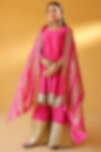 Pink Mul Chanderi Gota Embellished Kurta Set by Palak & Mehak at Pernia's Pop Up Shop