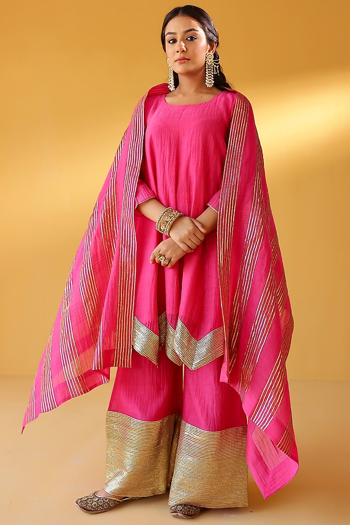 Pink Mul Chanderi Gota Embellished Kurta Set by Palak & Mehak at Pernia's Pop Up Shop