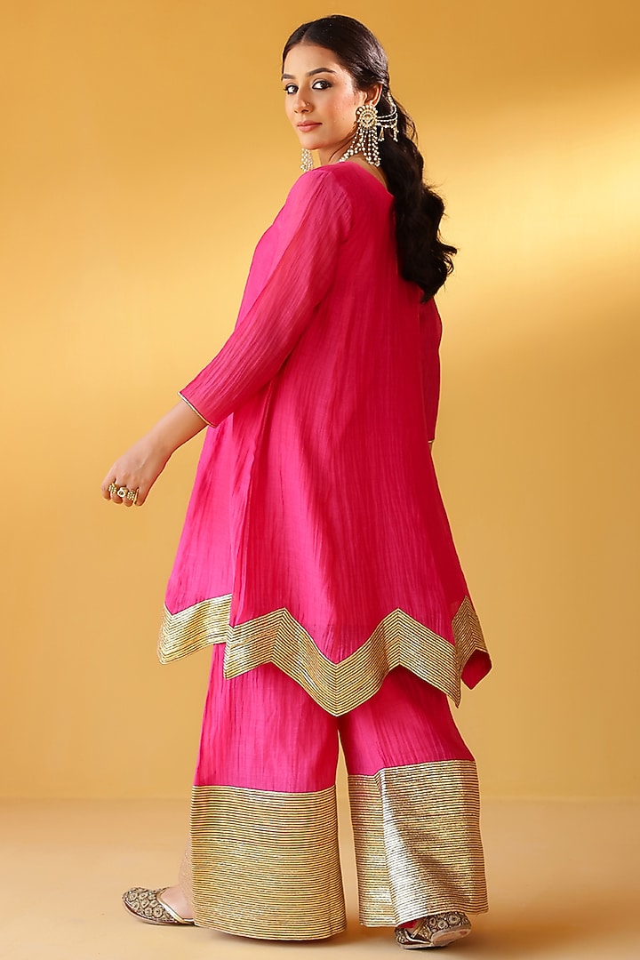 Pink Mul Chanderi Gota Embellished Kurta Set by Palak & Mehak at Pernia's Pop Up Shop