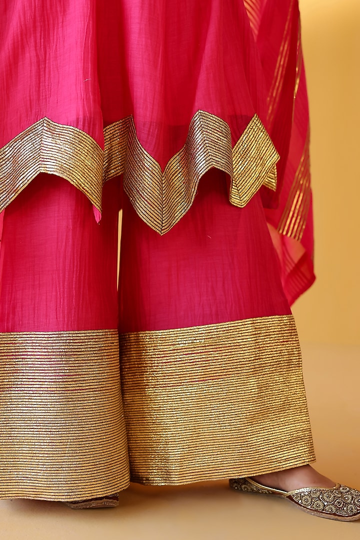 Pink Mul Chanderi Gota Embellished Kurta Set by Palak & Mehak at Pernia's Pop Up Shop
