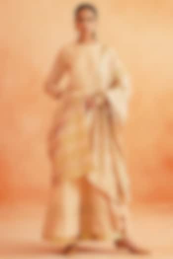 Golden Mul Chanderi Kurta Set by Palak & Mehak at Pernia's Pop Up Shop