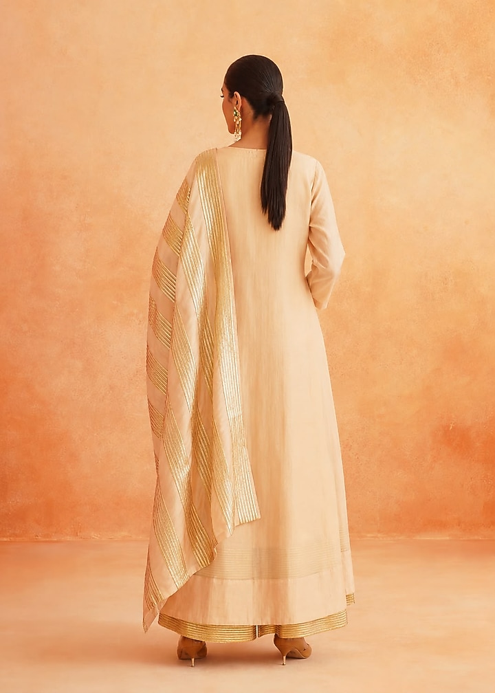 Golden Mul Chanderi Kurta Set by Palak & Mehak at Pernia's Pop Up Shop