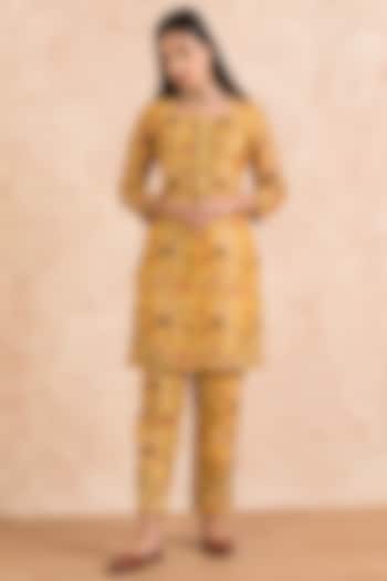Mustard Floral Printed Kurta Set by Palak & Mehak at Pernia's Pop Up Shop