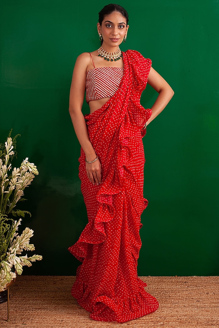 Red Georgette Bandhani Printed Draped Saree Set by Palak & Mehak at Pernia's Pop Up Shop