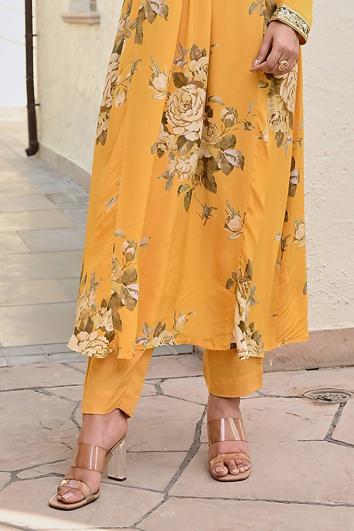 Mustard Pure Crepe Floral Kurta Set by Palak & Mehak at Pernia's Pop Up Shop