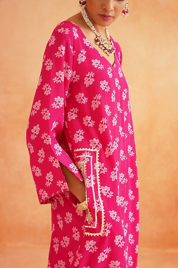Hot Pink Crepe Kurta Set by Palak & Mehak at Pernia's Pop Up Shop