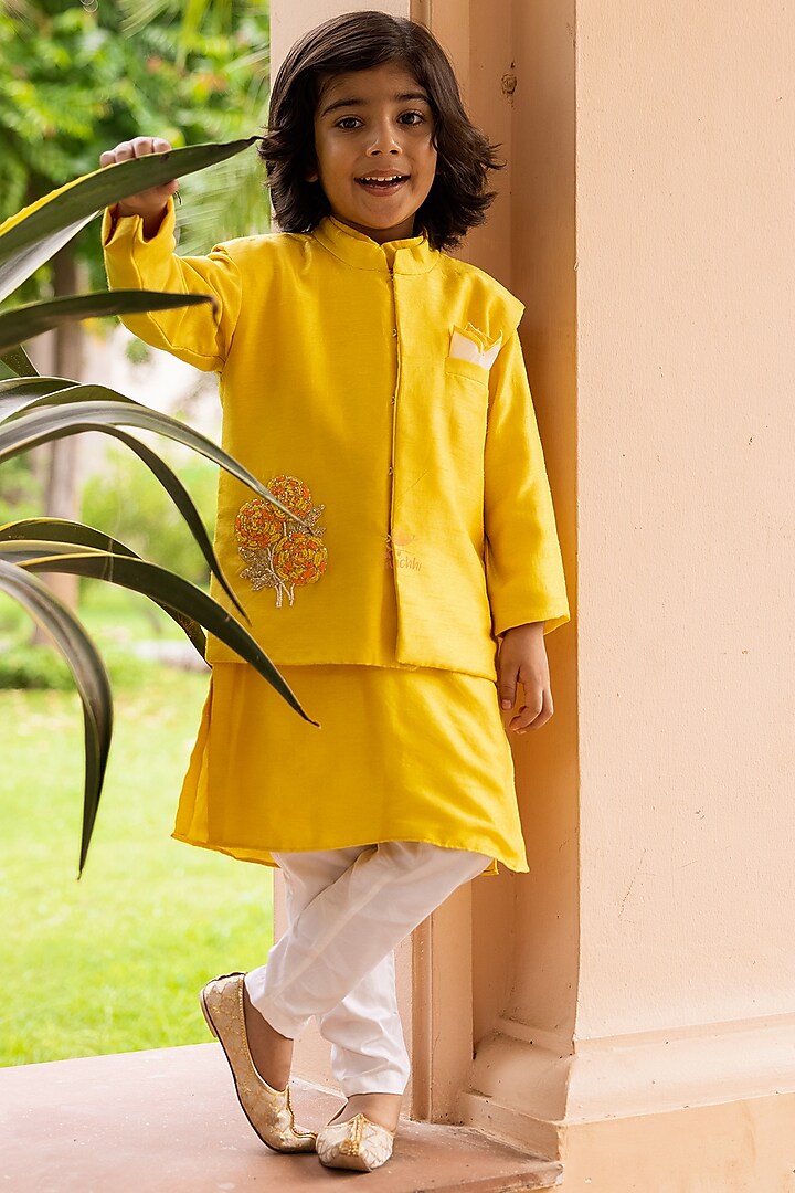 Yellow Kurta Set With Bundi Jacket by Panchhi by Kanupriya Tibrewala