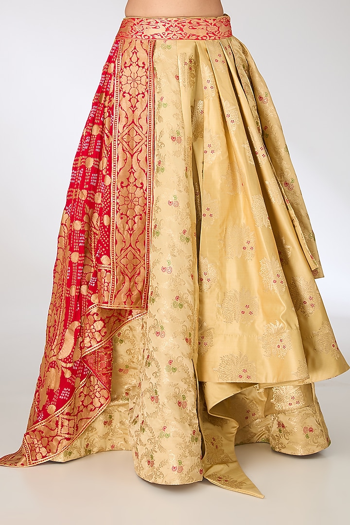 Gold Banarasi Silk Wedding Lehenga Set by Pankaj S Heritage at Pernia's Pop Up Shop