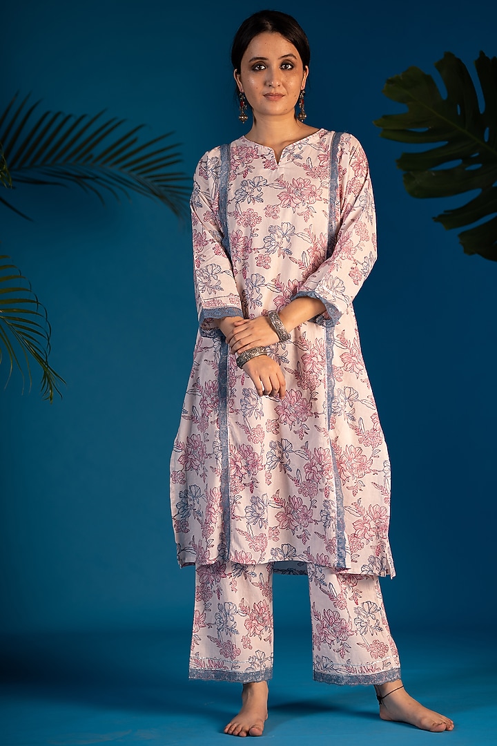 Blush Pink Block Printed Kurta Set by Pants and Pajamas at Pernia's Pop Up Shop