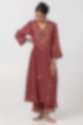 Maroon Chanderi Mul Hand & Machine Embroidered Kurta Set by Pants and Pajamas at Pernia's Pop Up Shop