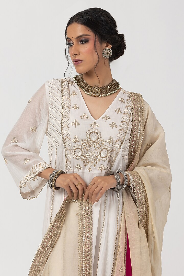White Chanderi Mul Hand & Machine Embroidered Kurta Set by Pants and Pajamas at Pernia's Pop Up Shop