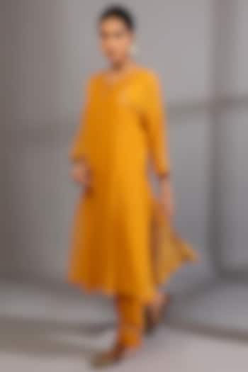 Mustard Yellow Chanderi Mul Zardosi Embroidered Kurta Set by Pants and Pajamas at Pernia's Pop Up Shop