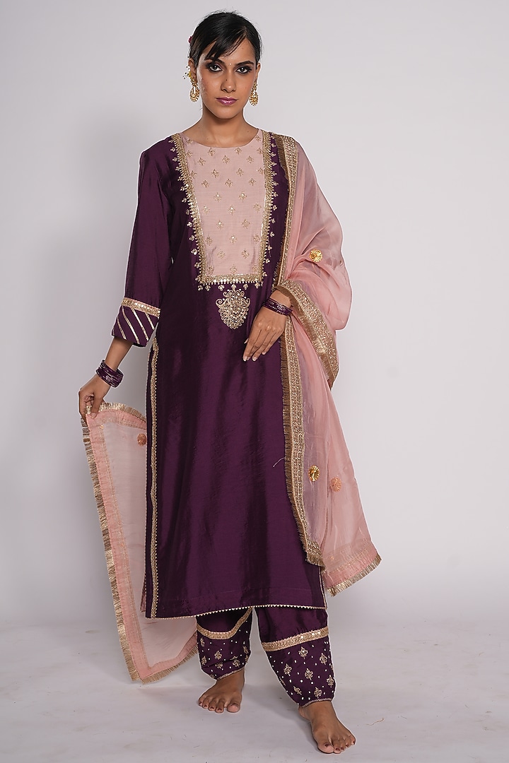 Purple & Pink Embroidered Kurta Set by Pants and Pajamas at Pernia's Pop Up Shop