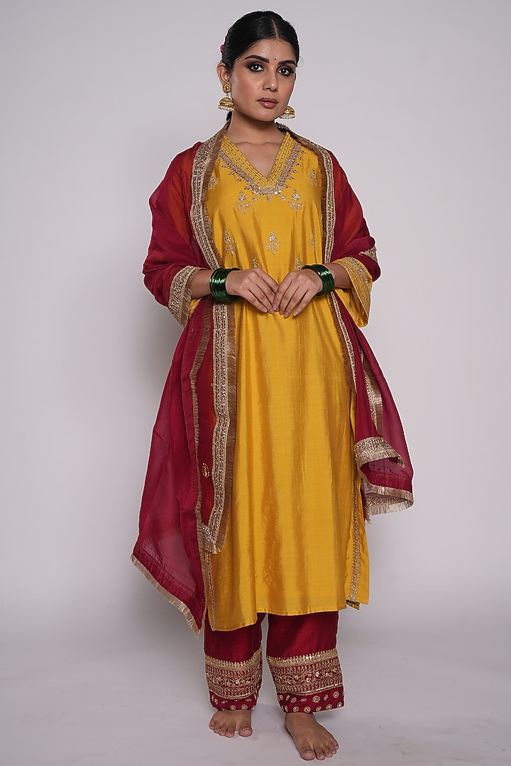Yellow Embroidered Kurta Set by Pants and Pajamas at Pernia's Pop Up Shop