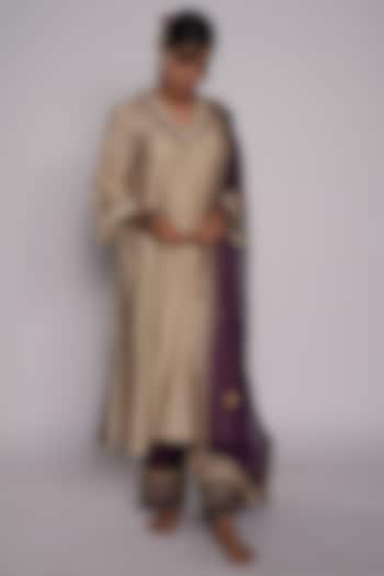 Ivory Embroidered Kurta Set by Pants and Pajamas at Pernia's Pop Up Shop