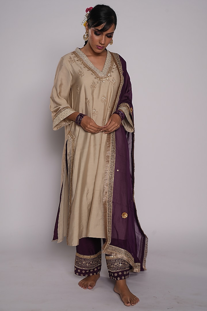 Ivory Embroidered Kurta Set by Pants and Pajamas at Pernia's Pop Up Shop