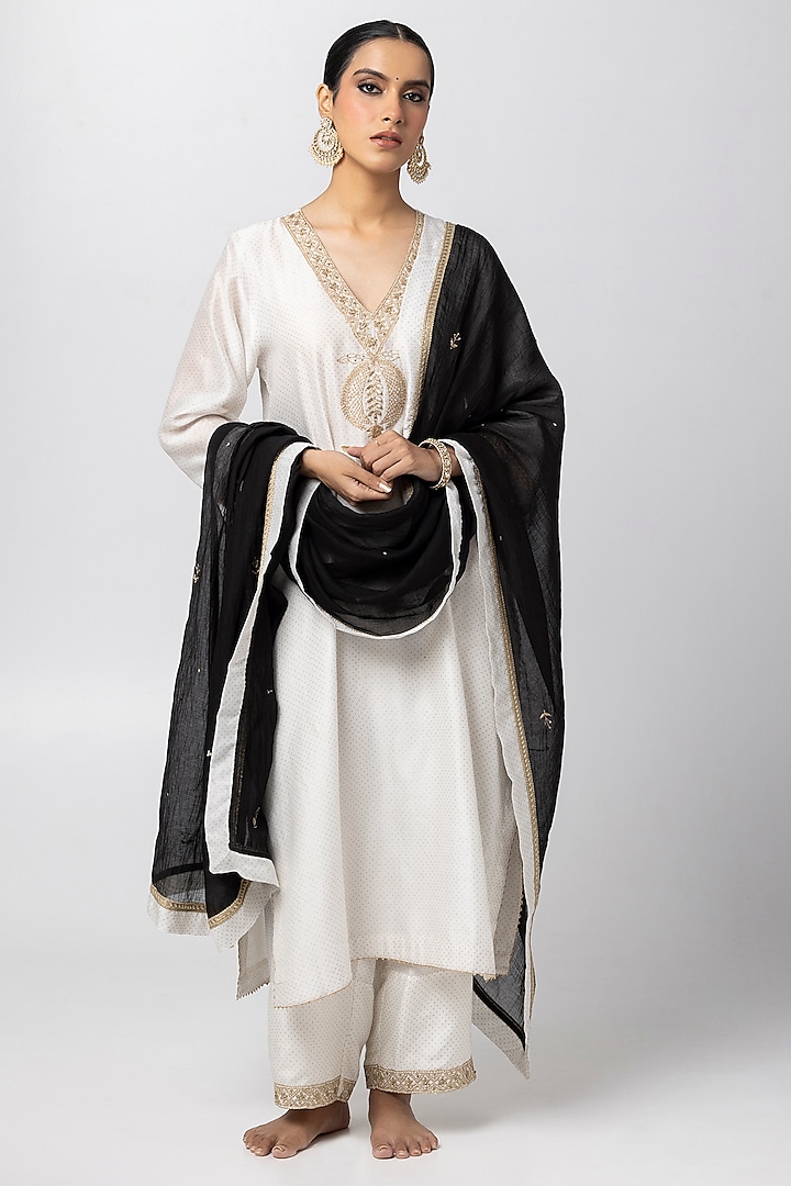 White Silk Chanderi Hand & Machine Embroidered Kurta Set by Pants and Pajamas at Pernia's Pop Up Shop