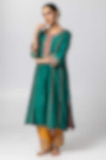 Green Silk Chanderi Hand & Machine Embroidered Kurta Set by Pants and Pajamas at Pernia's Pop Up Shop