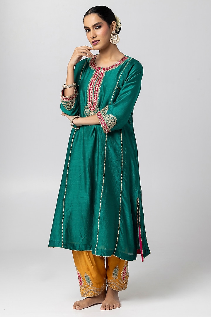 Green Silk Chanderi Hand & Machine Embroidered Kurta Set by Pants and Pajamas at Pernia's Pop Up Shop