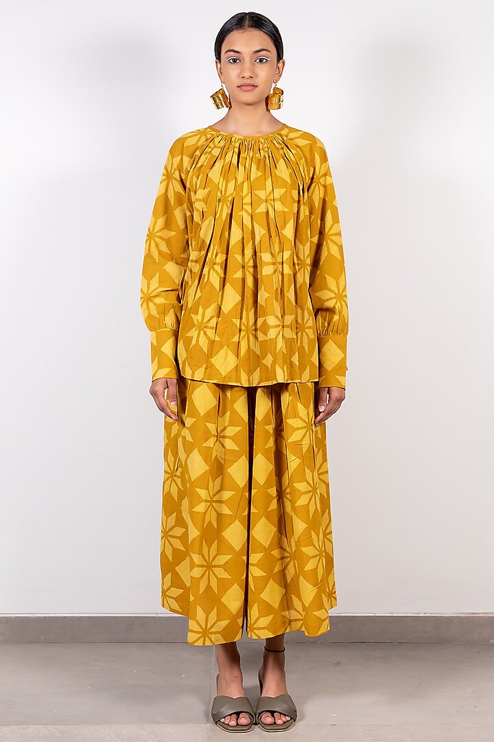 Mustard Printed Culotte Pants by Paon