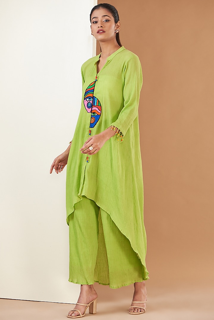 Green Crushed Linen Embroidered Kurta Set by Poshak apparels at Pernia's Pop Up Shop