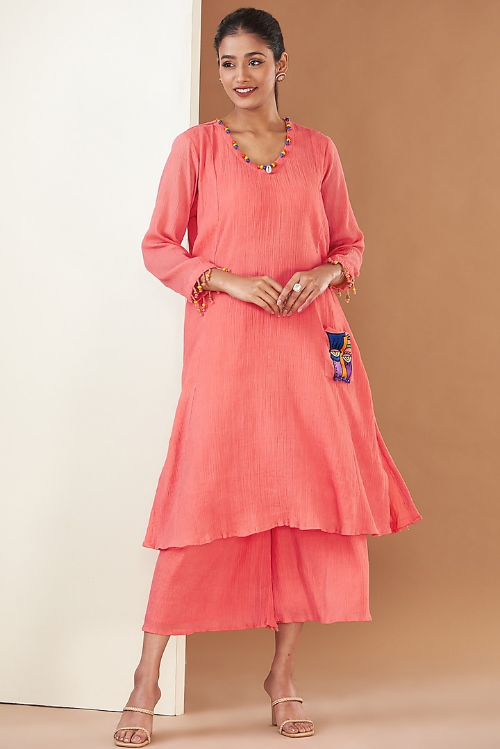 Peach Crushed Linen Embroidered Kurta Set by Poshak apparels at Pernia's Pop Up Shop