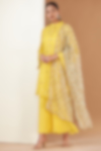 Yellow Pure Georgette Embroidered Kurta Set by Poshak apparels at Pernia's Pop Up Shop