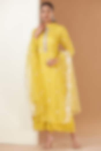 Yellow Pure Georgette Embroidered Kurta Set by Poshak apparels at Pernia's Pop Up Shop