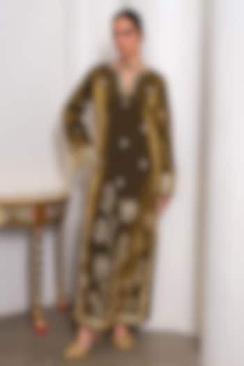 Golden Organza Floral Embroidered Kaftan by PAPA DONT PREACH PRET at Pernia's Pop Up Shop