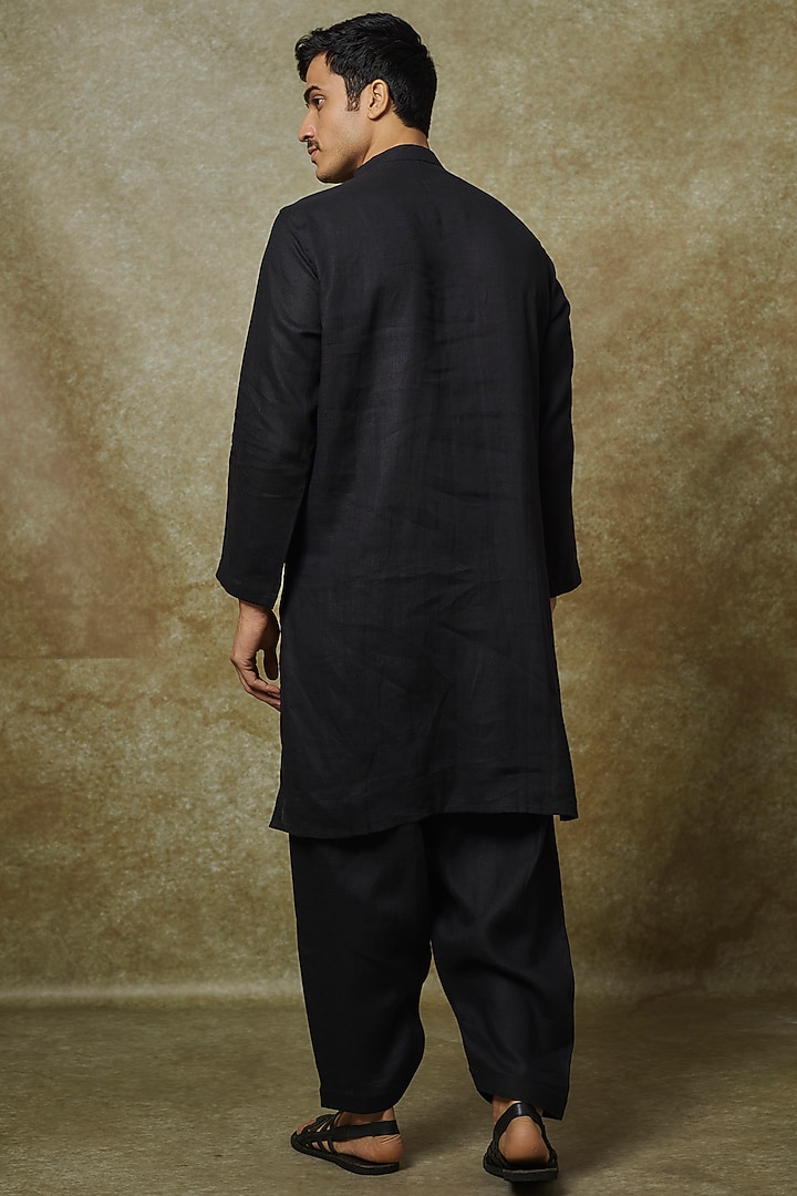 Black Linen Machine Embroidered Kurta Set by Pasqo Label at Pernia's Pop Up Shop